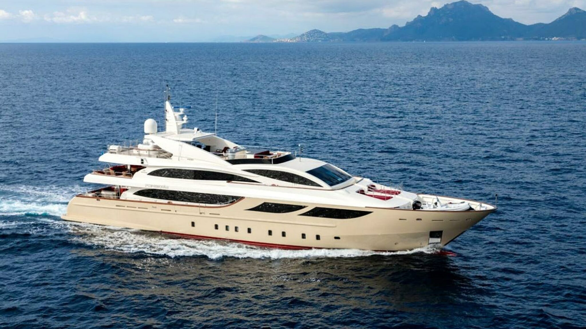 motor yacht bella 2